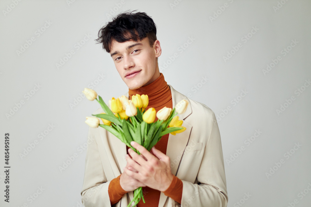Photo young boyfriend in white jacket with a bouquet of yellow flowers elegant style Lifestyle unaltered Photo young boyfriend in white jacket with a bouquet of yellow flowers elegant style Lifestyle unaltered