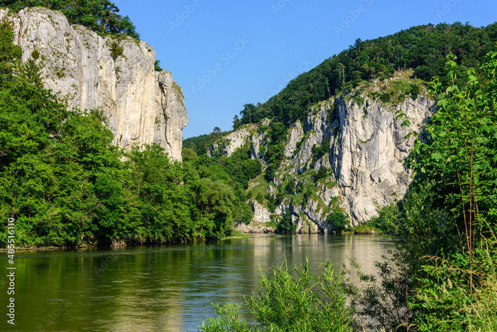 Fototapeta premium Naturlandschaft am Donau-Durchbruch nahe Kloster Weltenburg