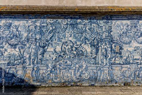 Azulejos dans la S   cath  drale de Porto