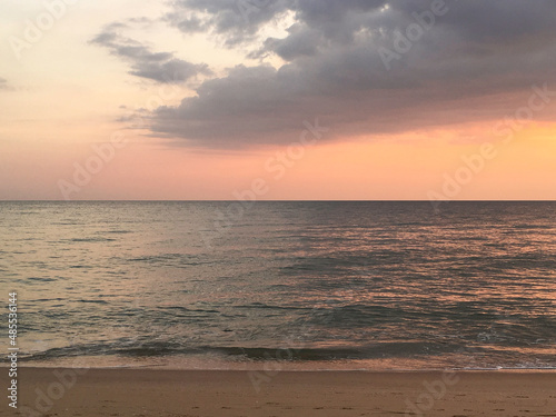 Beautiful sunrise over the sea © อำนวย หัวคาด