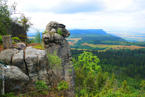 Góry Stołowe Polska -widoki pięknych skał