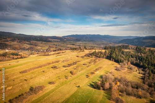 Fototapeta Naklejka Na Ścianę i Meble -  Beautiful landscape of the Pieniny mountains in autumnal colors. Poland