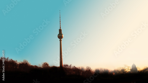 Canvas Print Sunrise view of Fernsehturm in center Berlin