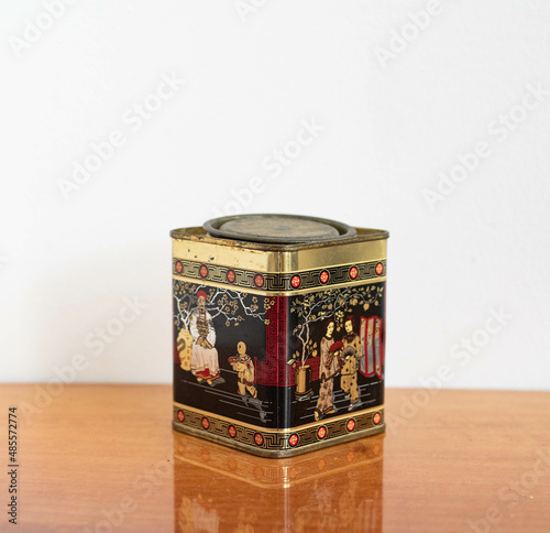 Vintage Chinese tin tea box