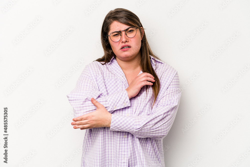 Fototapeta premium Young caucasian overweight woman isolated on white background massaging elbow, suffering after a bad movement.