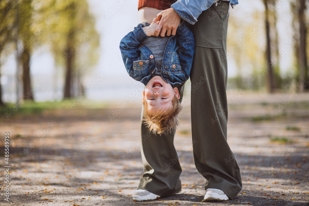 Obraz premium Mother with her little son having fun in park