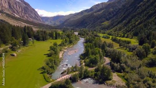 Courmayeur vista dal Drone - Val d'Aosta - Italia