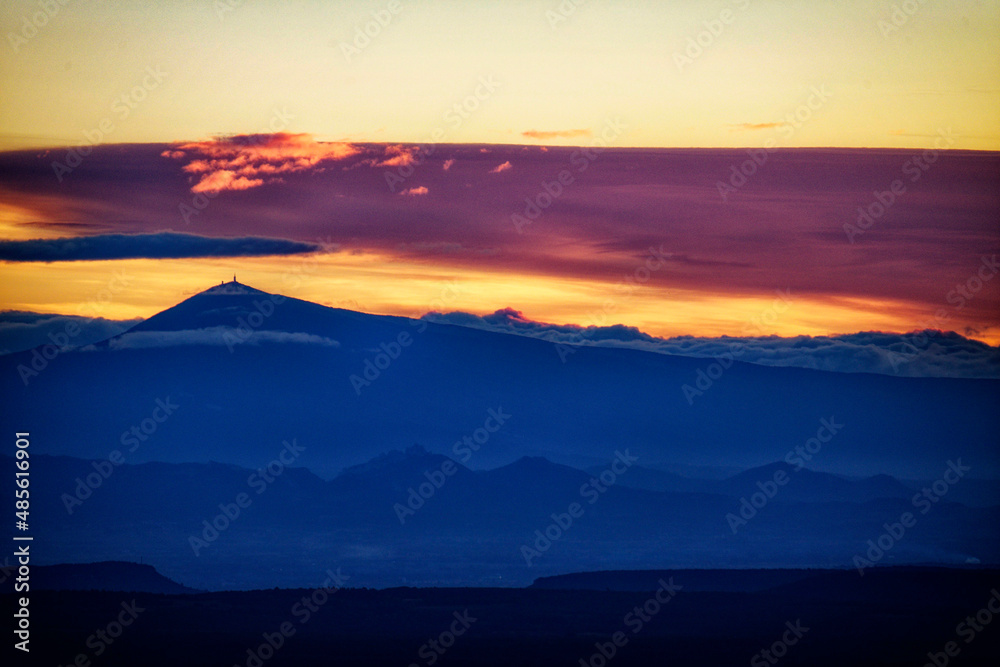 Profil du Mont Ventoux  au lever de soleil