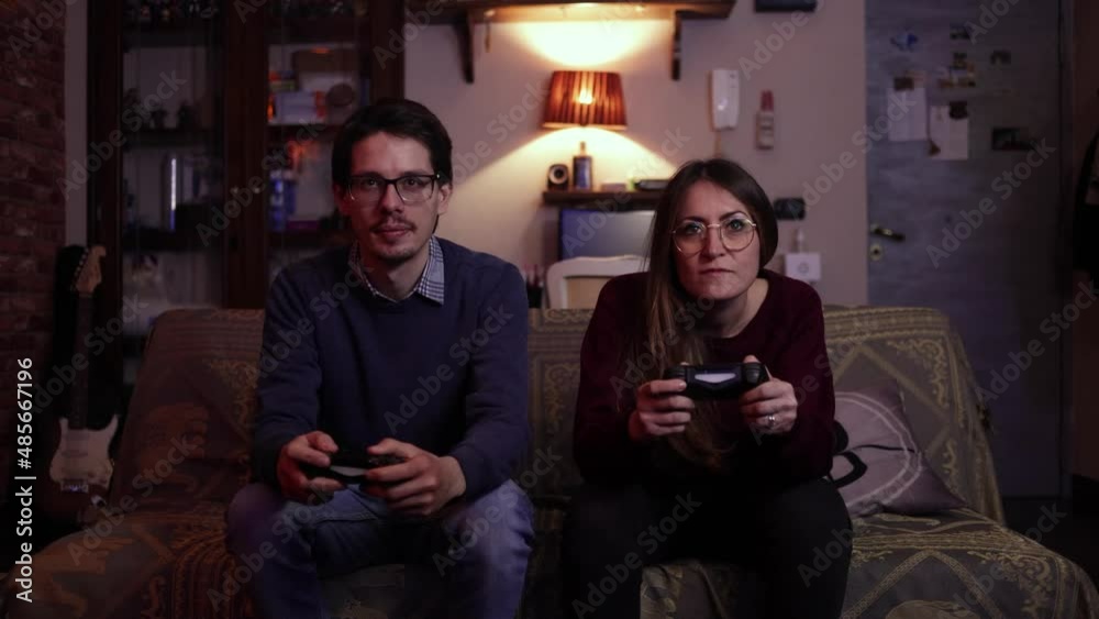 They play video games, she wins! They play video games, she wins!