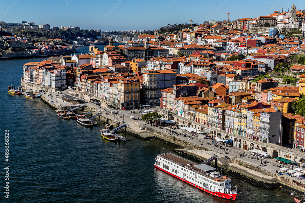 Vue sur Porto Ribeira depuis le Pont Dom-Luís I Vue sur Porto Ribeira depuis le Pont Dom-Luís I