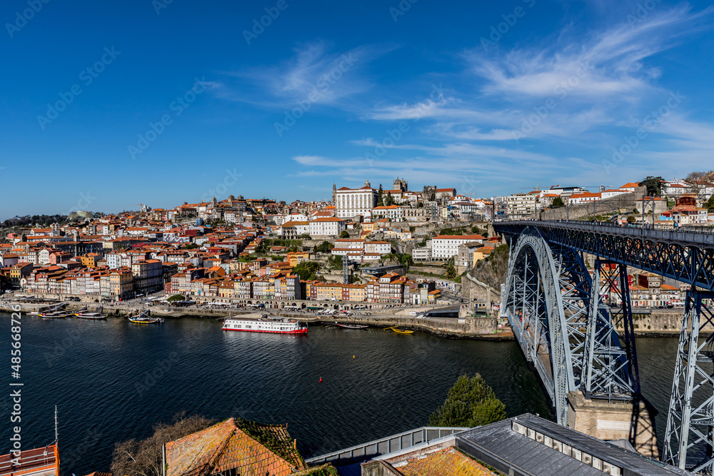 Vue sur Porto Ribeira depuis le belvédère de Gaia Vue sur Porto Ribeira depuis le belvédère de Gaia
