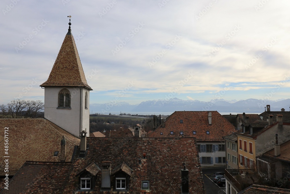 Vue d'ensemble du village de Aubonne, vue sur les toîts, village de Aubonne, canton de Vaud, Suisse