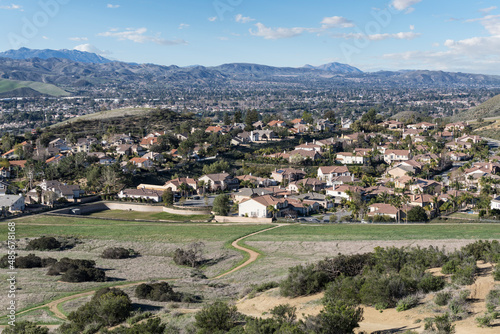 Billede på lærred Suburban hiking trails leaving pleasant neighborhoods in Simi Valley, California