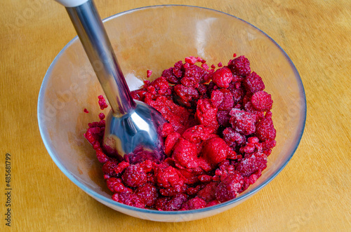 Preparation of desserts from frozen raspberries. Jams, confiture, filling.