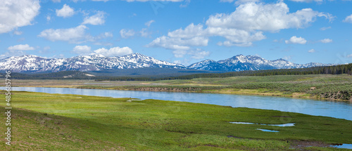 Panorama of the Hayden Valley in Yellowstone National Park © Daniel Thornberg