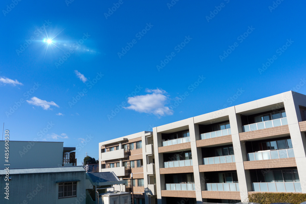 The appearance of the condominium and the refreshing blue sky scenery_sky_b_06