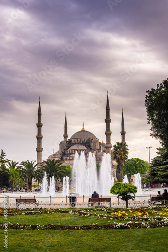 Blue Mosque (Sultan Ahmed Mosque) and fountain in Sultanahmet Square Park and Gardens, Istanbul, Turkey, Eastern Europe