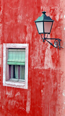 Keuken achterwand Rood Verweerde rode gevel in Cuenca  © Jesús Francés/Wirestock