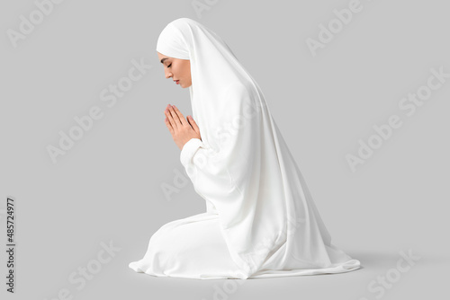 Muslim woman praying on lig...
