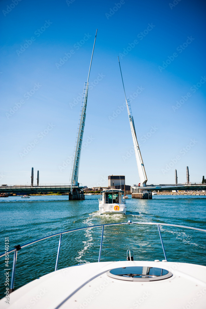 Obraz premium Going through Poole Harbour drawbridge in a speedboat, Dorset, England, United Kingdom, Europe