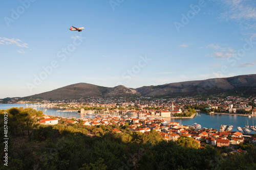 Fotografie Flying in on an Easyjet flight to Trogir, arriving at sunrise, Dalmatian Coast,