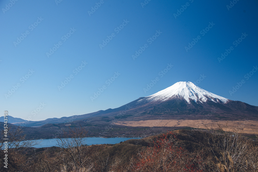 石割山山頂からの富士山と山中湖
