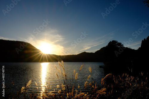 湖の落日
