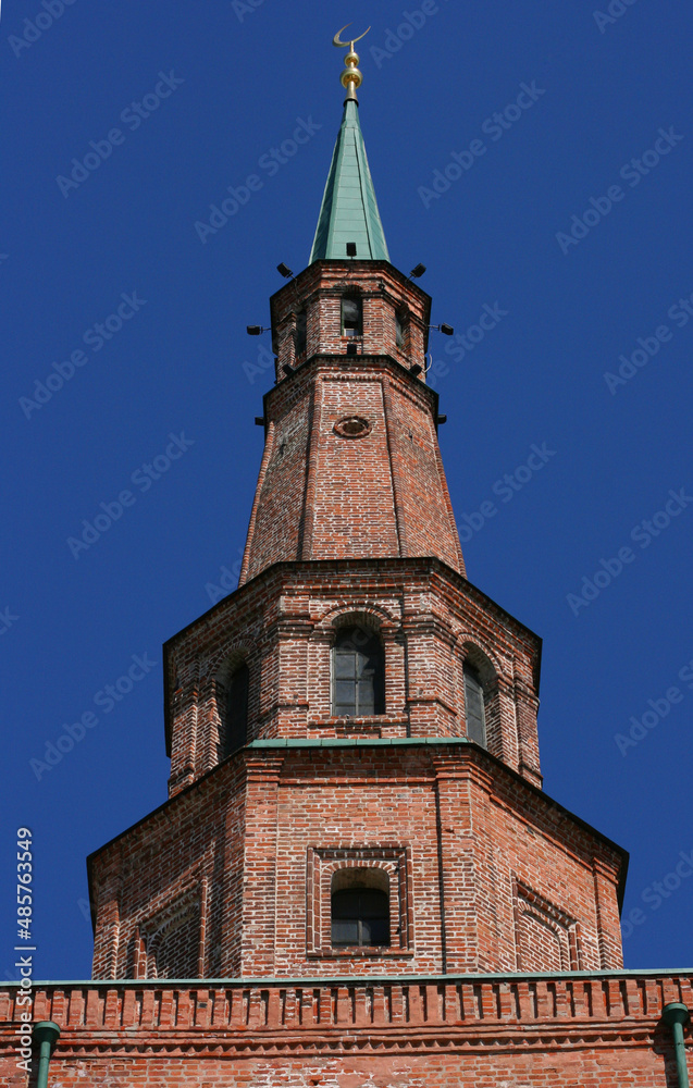 Obraz premium Suyumbike Tower in Kazan Kremlin, Tatarstan, Russia. This leaning building is famous tourist attraction of Kazan. View of old landmark and residence of president of republic in Kazan center in summer