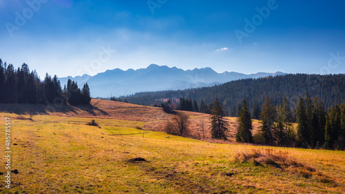 Fototapeta Naklejka Na Ścianę i Meble -  Beautiful landscape of the Polish Tatra Mountains in autumnal colors.