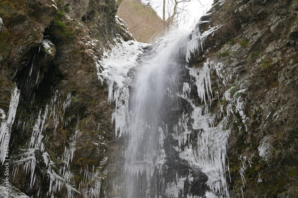 四国徳島県神山町の名瀑「神通滝」の氷結(氷瀑) 四国徳島県神山町の名瀑「神通滝」の氷結(氷瀑)