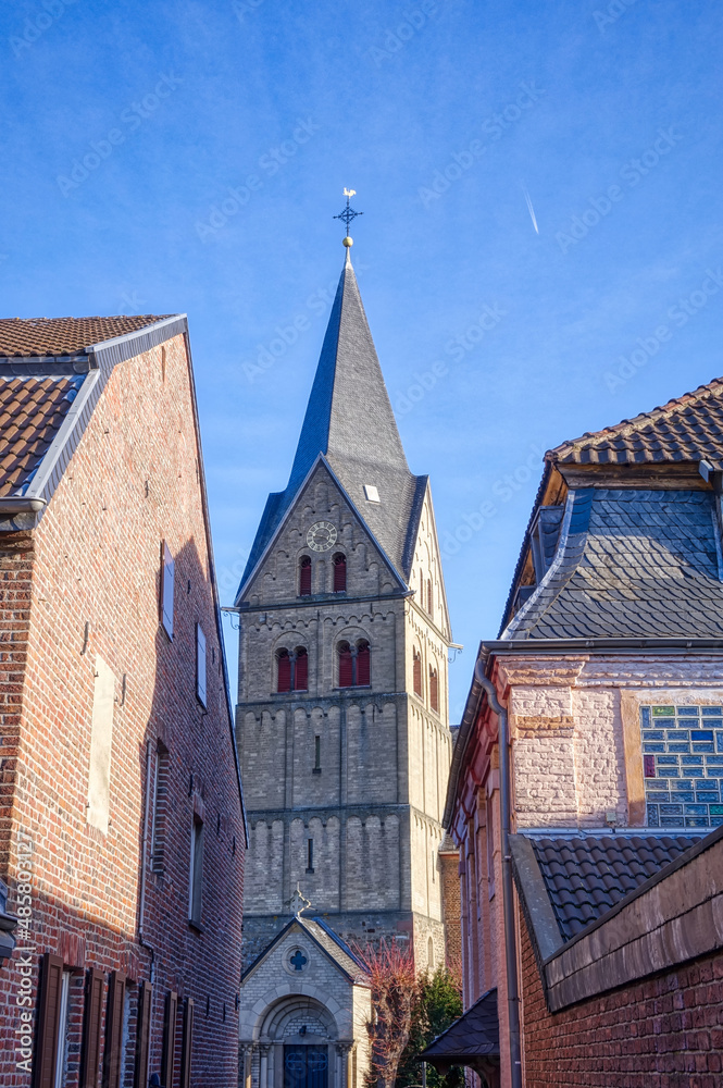 Historische Kirche in Paffendorf bei Bergheim Historische Kirche in Paffendorf bei Bergheim