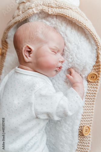 Cuadro en lienzo Reborn doll boy sleeps on his stomach. Top view.