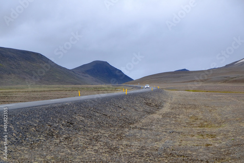 Strasse 864 durch das Lavafeld bei Reykjahlíð