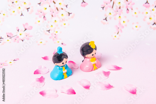 雛祭り　雛人形(桜背景) © nikomani