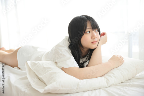 Quadro su tela Beautiful young woman waking up in the morning at white bedroom