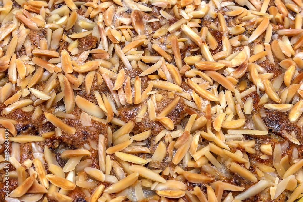 the surface of the cake with finely chopped almonds. Close up