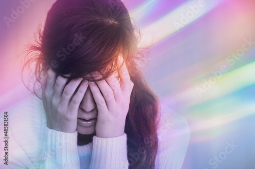 Photos Migraine aura - Portrait of young woman suffering from headache, epilepsy or oth