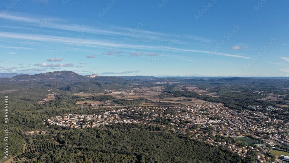 survol de l'arrière pays de Montpellier en Occitanie dans le sud de la France et les sources du Lez	