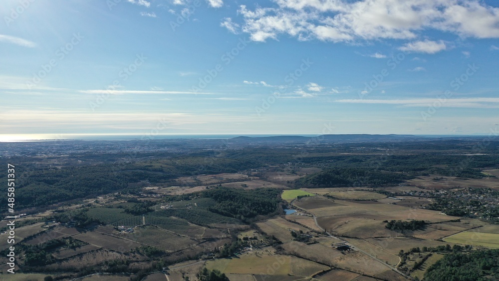 survol de l'arrière pays de Montpellier en Occitanie dans le sud de la France et les sources du Lez survol de l'arrière pays de Montpellier en Occitanie dans le sud de la France et les sources du Lez