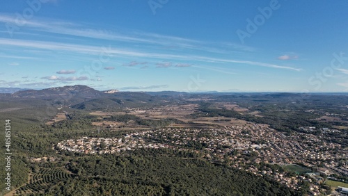 survol de l'arrière pays de Montpellier en Occitanie dans le sud de la France et les sources du Lez	 photo