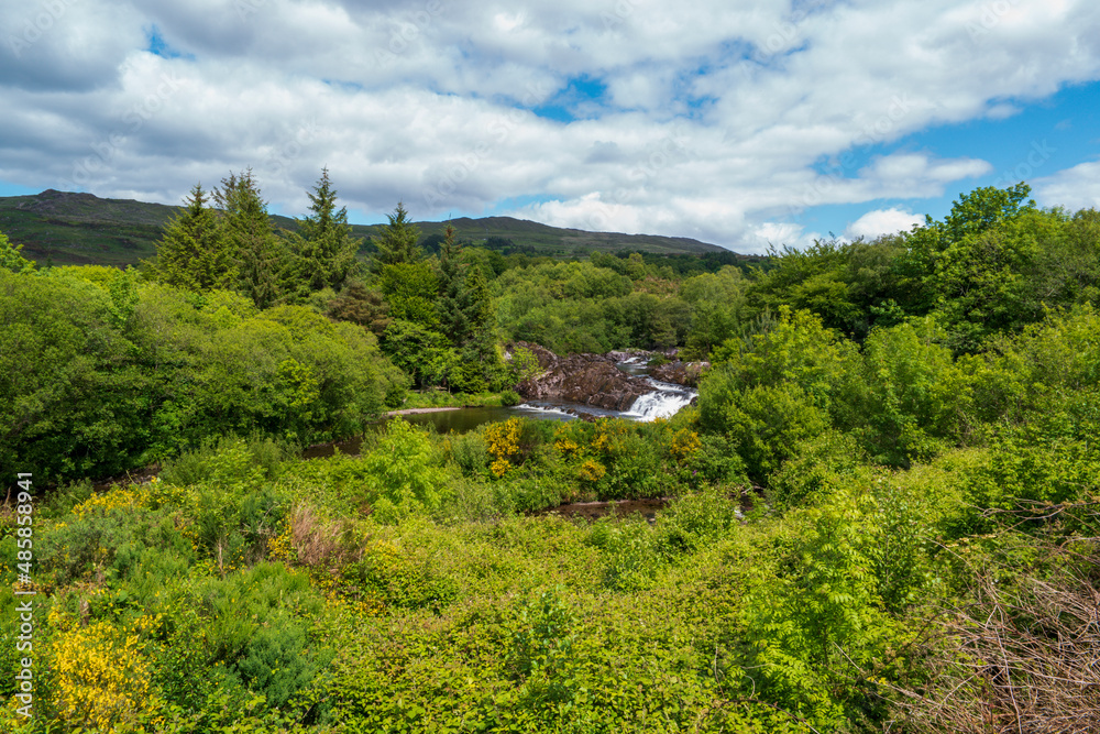 Obraz premium Waterfall on Sheen River