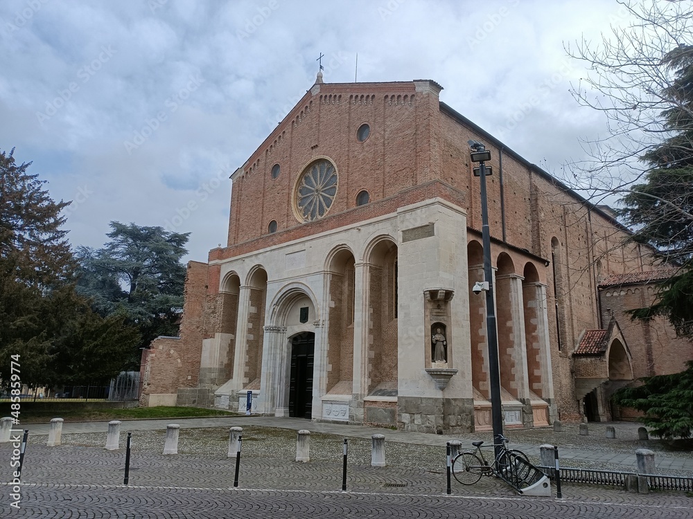 Uno scorcio della chiesa degli Eremitani e della piazza attigua in Padova Veneto Italia