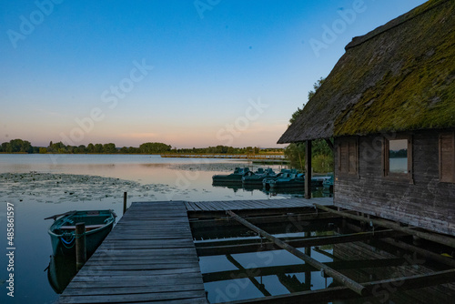 Fototapete Romantic, old boathouse with landing stage, Seeburger See, Lower Saxony, Germany