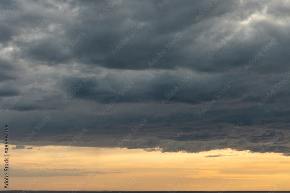 Fototapeta premium Sunset Skies over the sea