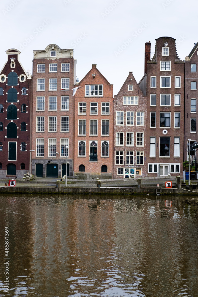 City canal houses