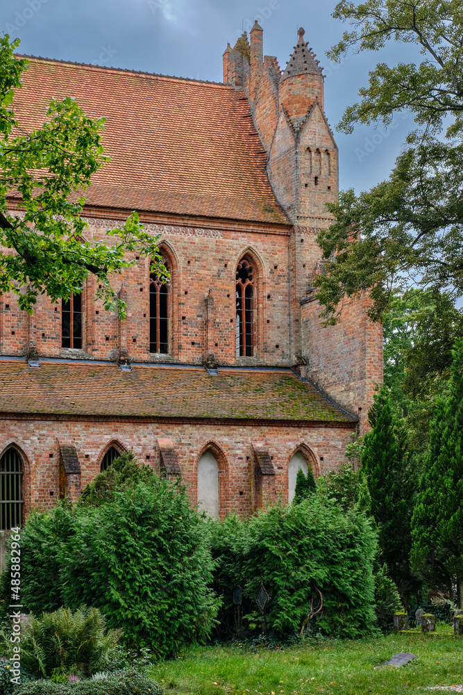 Westteil der denkmalgeschützten gotischen Klosterkirche Chorin mit