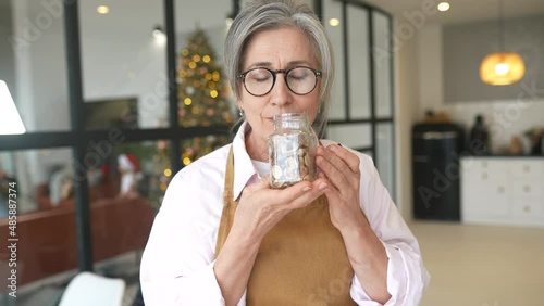 Woman shows and talks about the ingredients to the camera