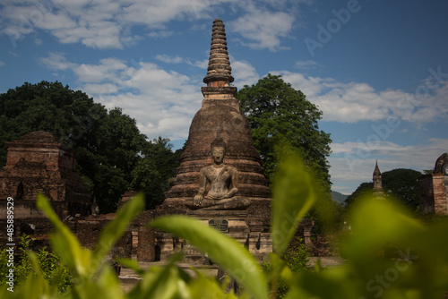 Buda en Templo de Wat Maha That, Parque Historico de Sukhothai photo