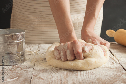 A woman kneads the dough © Ольга Никифорова