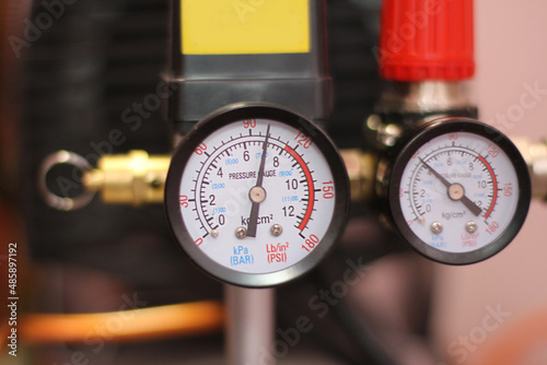 Flow regulator to reduce the pressure of the gas coming from the air compressor. gas pressure gauge in production photo